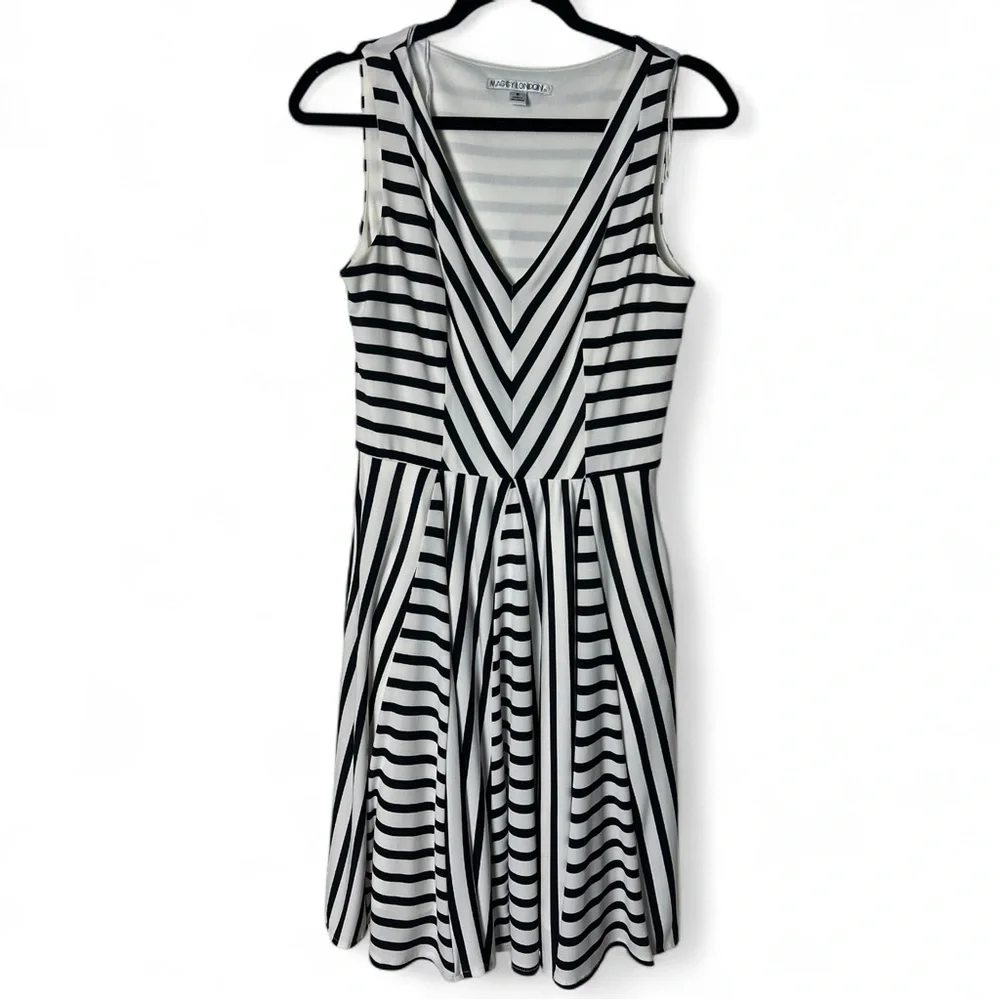 Maggy London - Women's Striped Jersey Fit & Flare Dress Black White V Neck Sz. 6 - Picture 2 of 7